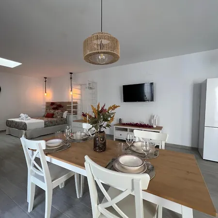 Apartamentos Turisticos Antonio Parra *