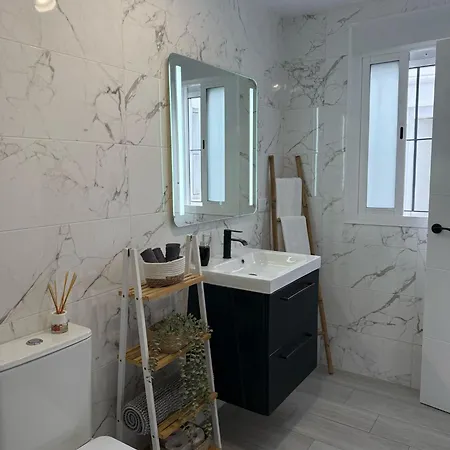 Apartamentos Turisticos Antonio Parra *